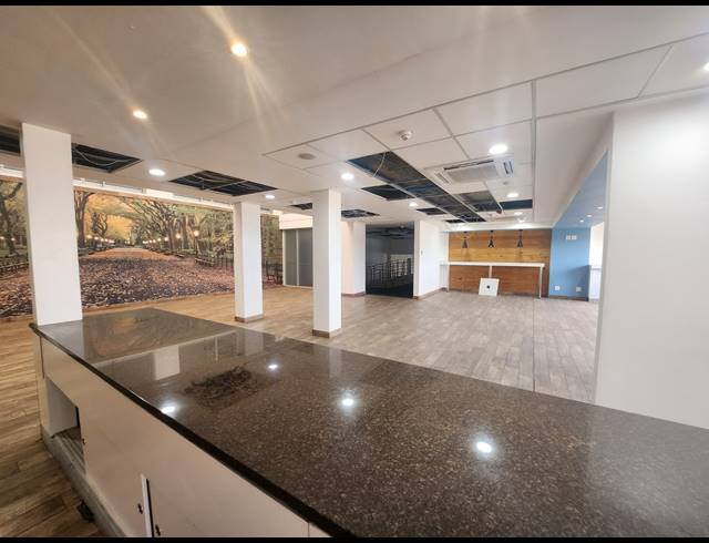 1,731M² OFFICE TO LET IN NOORDWYK